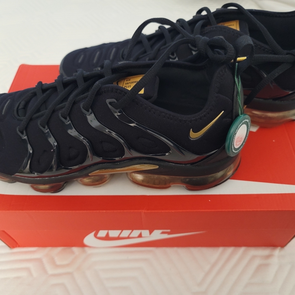 Size 12 Nike Air VaporMax PlusBlack Metallic Gold